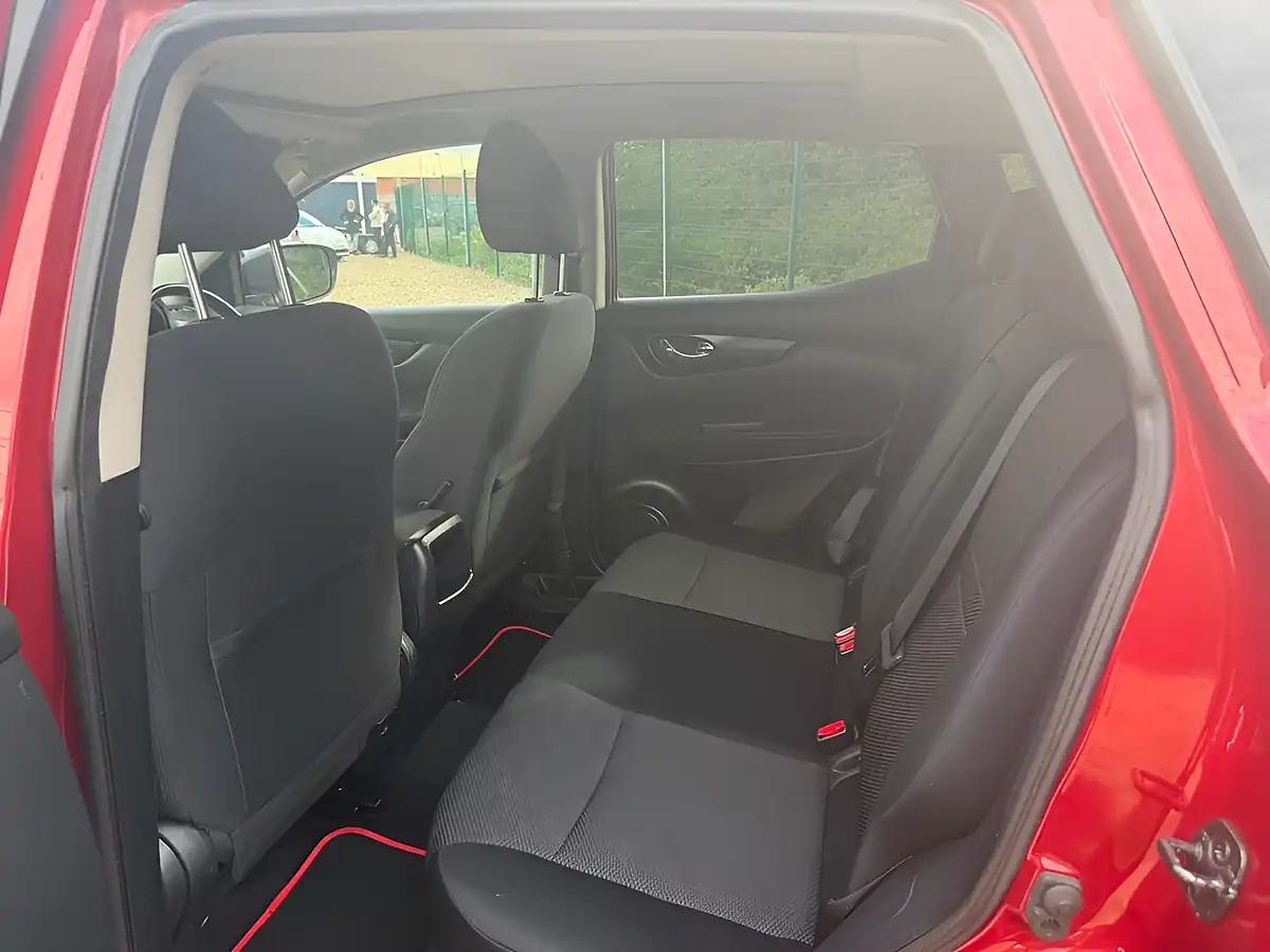 Used 2015 Nissan Qashqai N-Tec+ Red - Interior and Exterior details 14