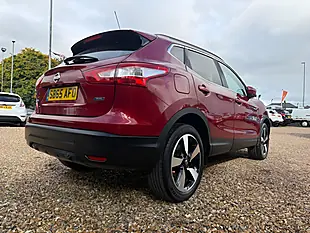 Used 2015 Nissan Qashqai N-Tec+ Red - Interior and Exterior details 15