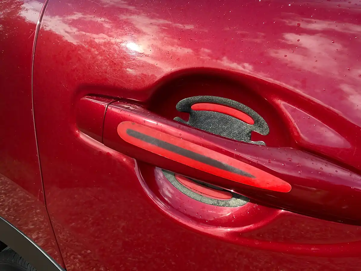 Used 2015 Nissan Qashqai N-Tec+ Red - Interior and Exterior details 17