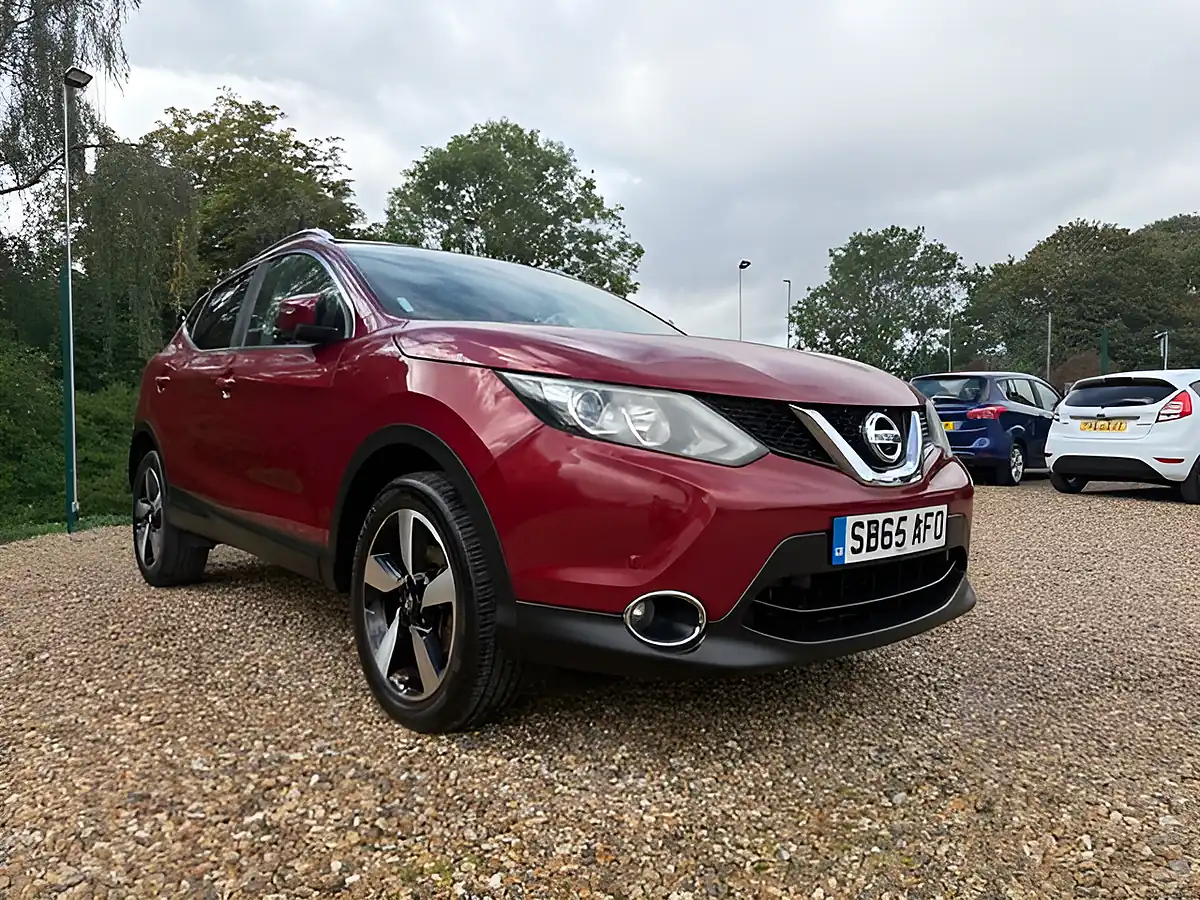 Used 2015 Nissan Qashqai N-Tec+ Red - Interior and Exterior details 2