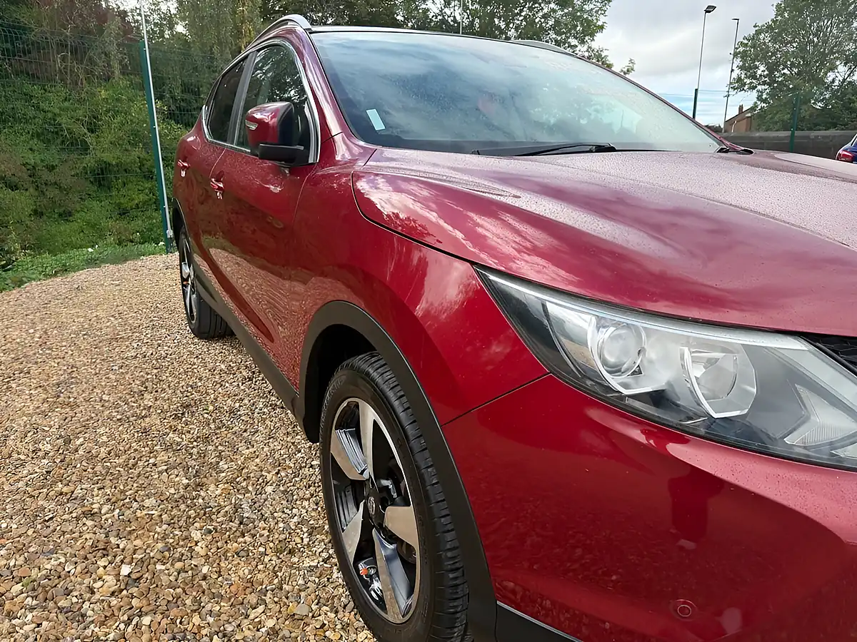 Used 2015 Nissan Qashqai N-Tec+ Red - Interior and Exterior details 3