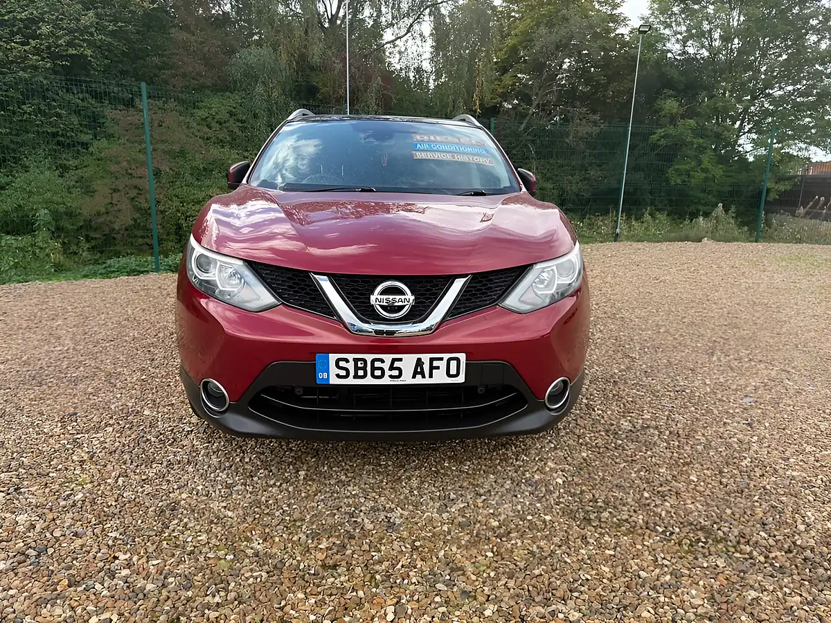 Used 2015 Nissan Qashqai N-Tec+ Red - Interior and Exterior details 4