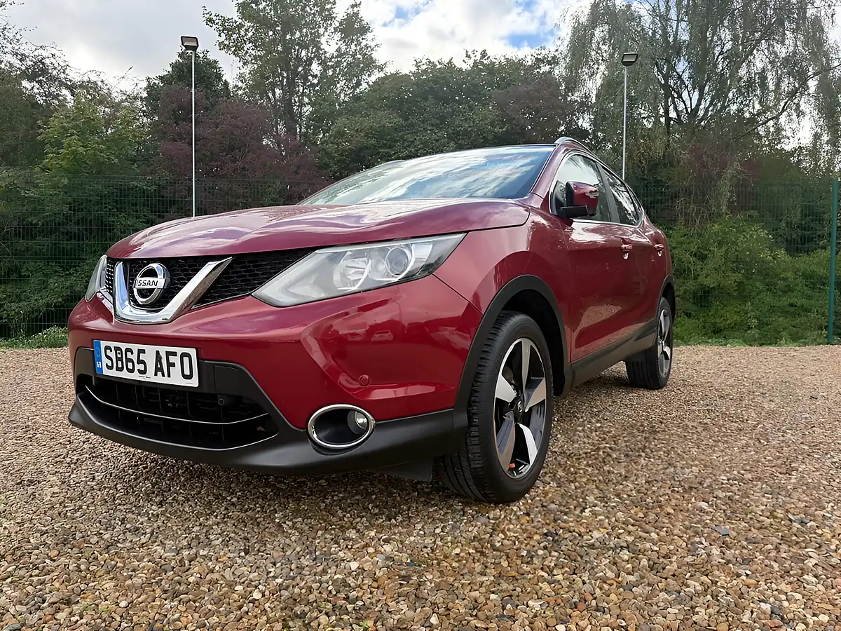 Used 2015 Nissan Qashqai N-Tec+ Red - Interior and Exterior details 6