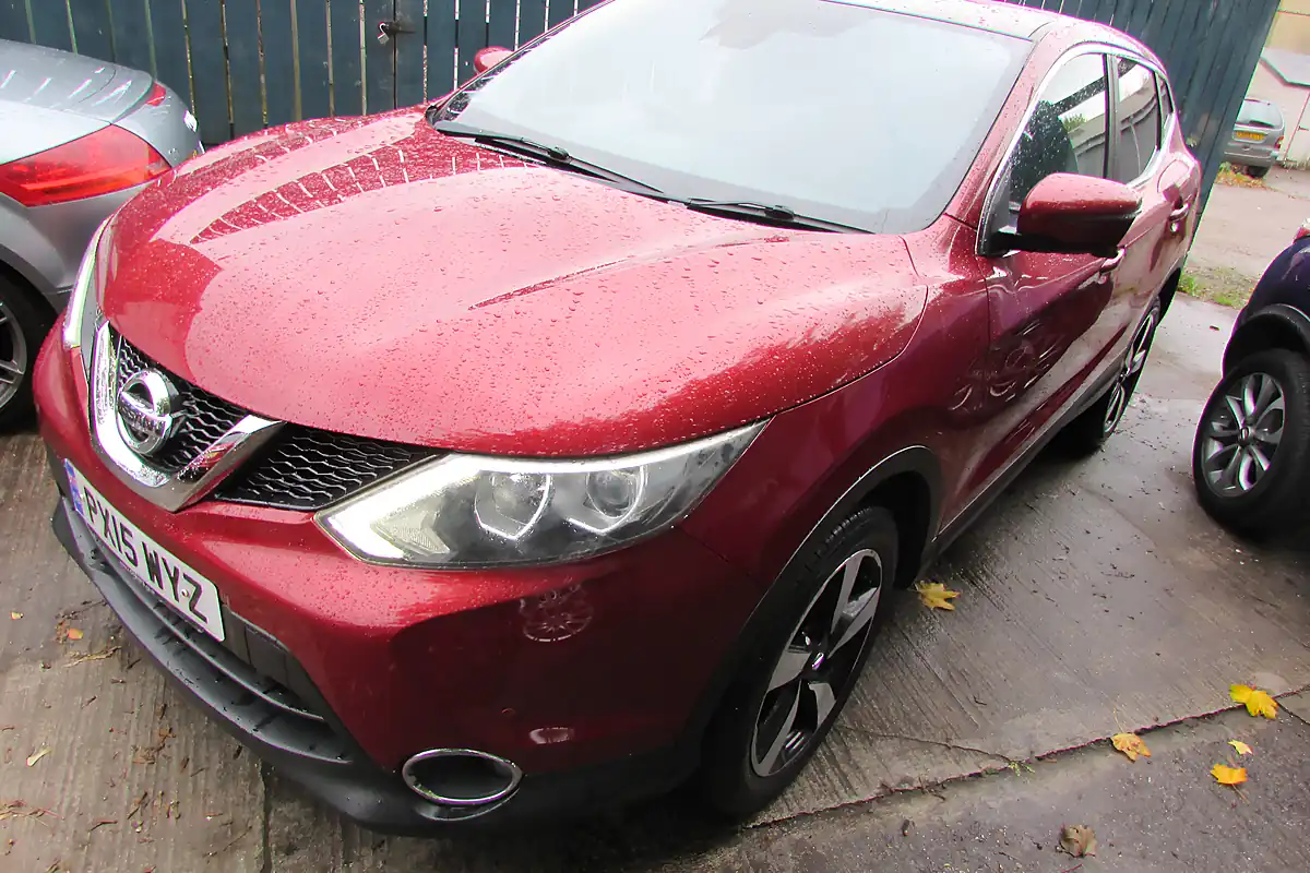Used 2015 Nissan Qashqai N-Tec Red - Interior and Exterior details 12
