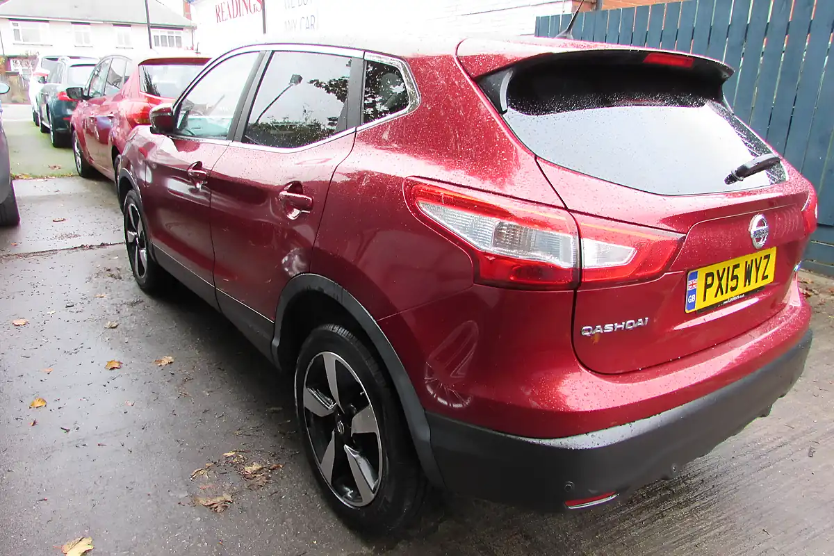 Used 2015 Nissan Qashqai N-Tec Red - Interior and Exterior details 13