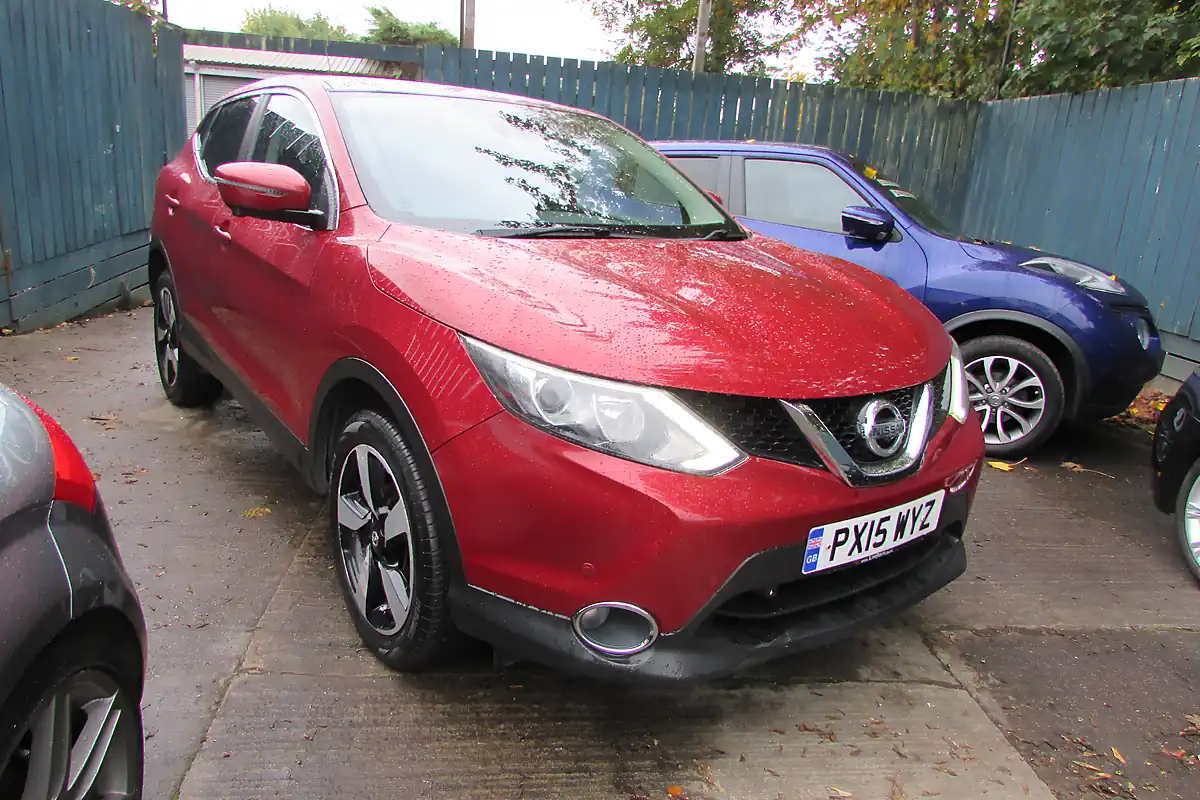 Used 2015 Nissan Qashqai N-Tec Red - Interior and Exterior details 2