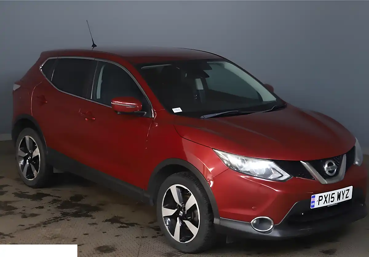 Used 2015 Nissan Qashqai N-Tec Red - Interior and Exterior details 6