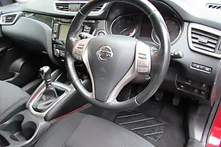 Used 2015 Nissan Qashqai N-Tec Red - Interior and Exterior details 9