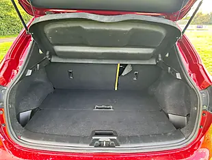 Used 2015 Nissan Qashqai N-Tec+ Red - Interior and Exterior details 12