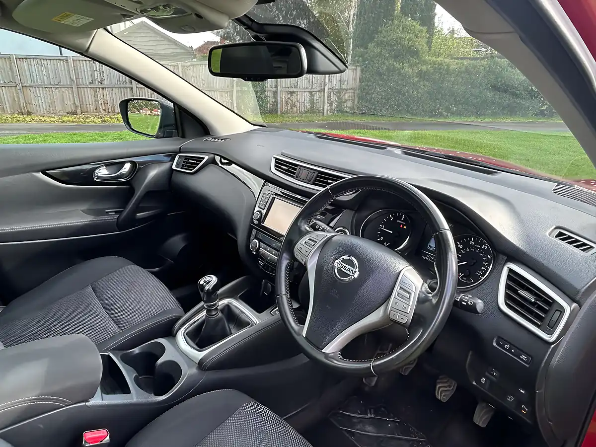 Used 2015 Nissan Qashqai N-Tec+ Red - Interior and Exterior details 17