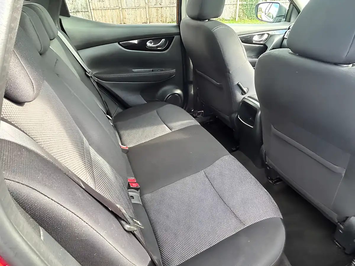 Used 2015 Nissan Qashqai N-Tec+ Red - Interior and Exterior details 18