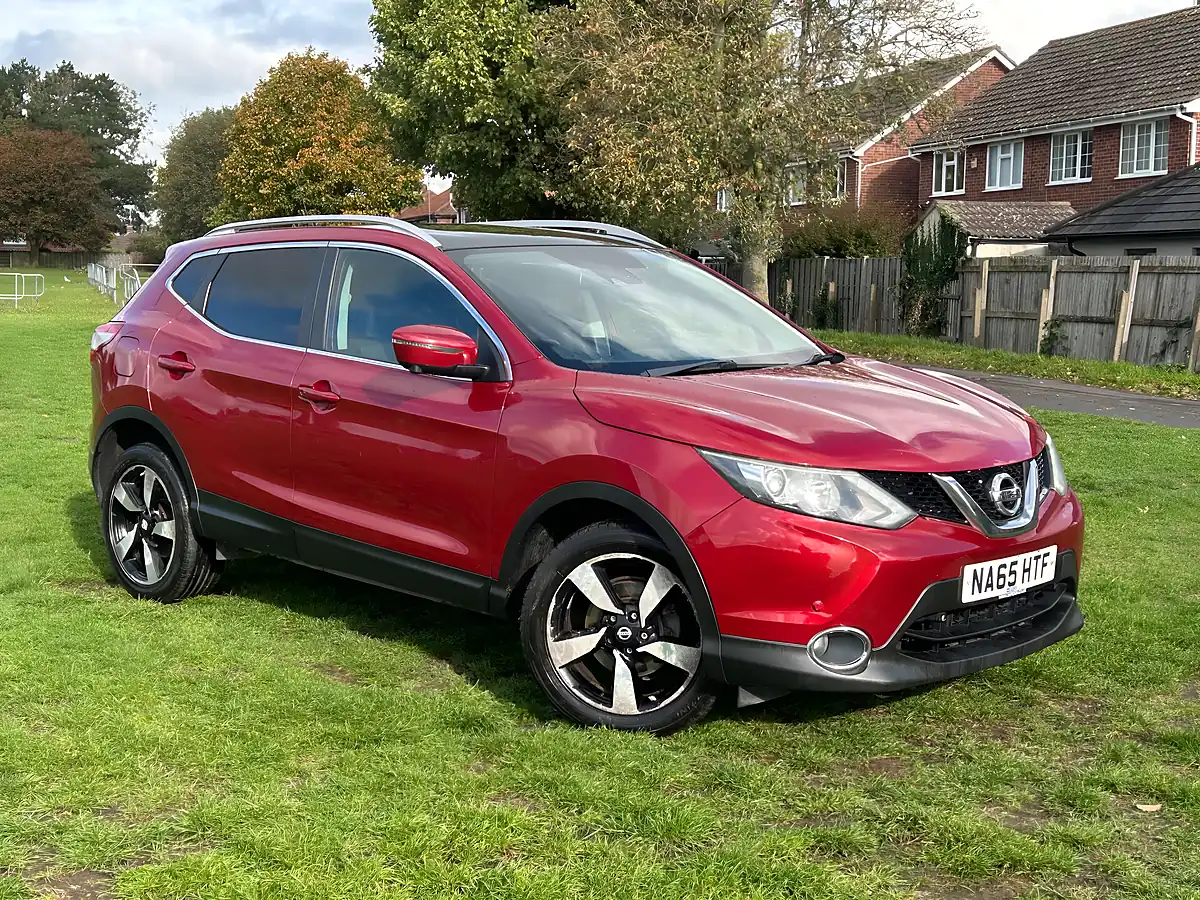Used 2015 Nissan Qashqai N-Tec+ Red - Interior and Exterior details 3