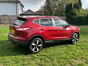 Used 2015 Nissan Qashqai N-Tec+ Red - Interior and Exterior details 5