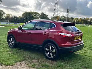 Used 2015 Nissan Qashqai N-Tec+ Red - Interior and Exterior details 7