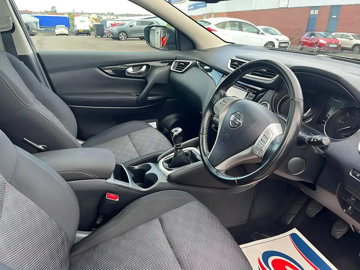 Used 2015 Nissan Qashqai N-Tec+ Silver - Interior and Exterior details 10
