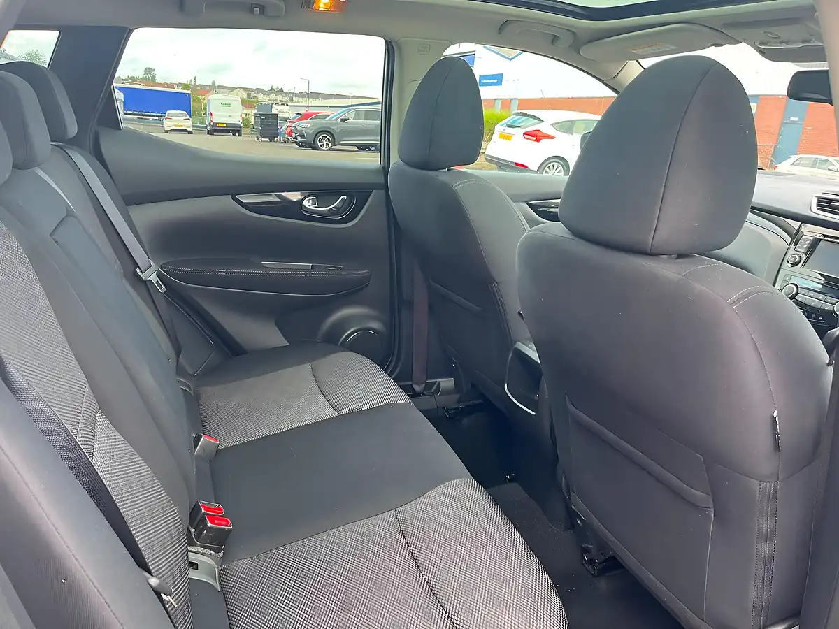 Used 2015 Nissan Qashqai N-Tec+ Silver - Interior and Exterior details 11