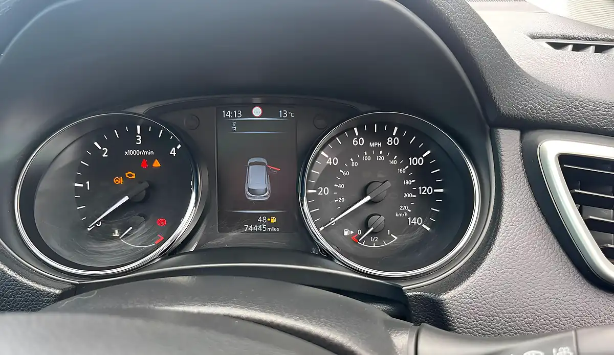Used 2015 Nissan Qashqai N-Tec+ Silver - Interior and Exterior details 12