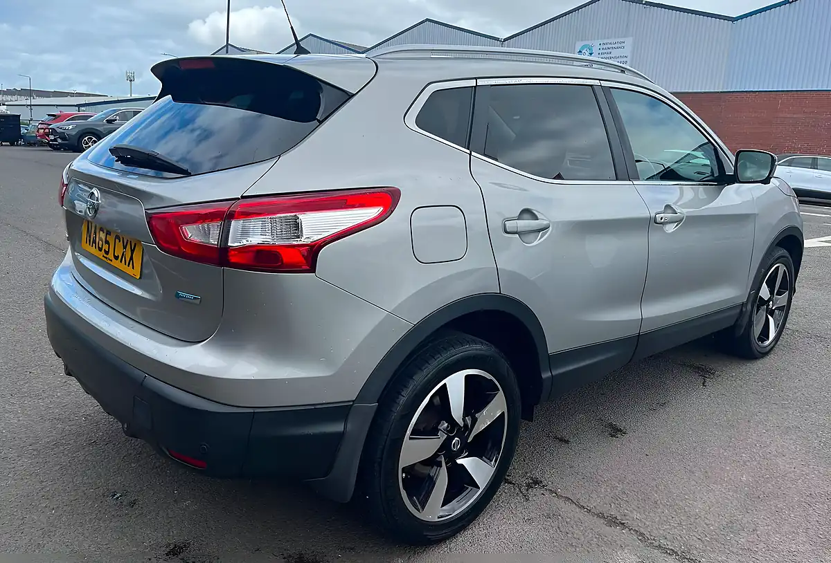 Used 2015 Nissan Qashqai N-Tec+ Silver - Interior and Exterior details 5