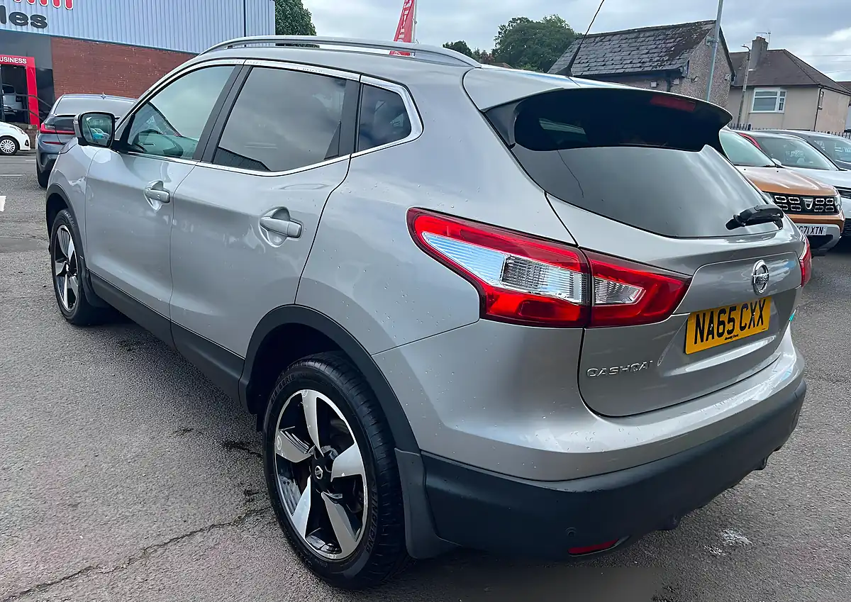 Used 2015 Nissan Qashqai N-Tec+ Silver - Interior and Exterior details 7