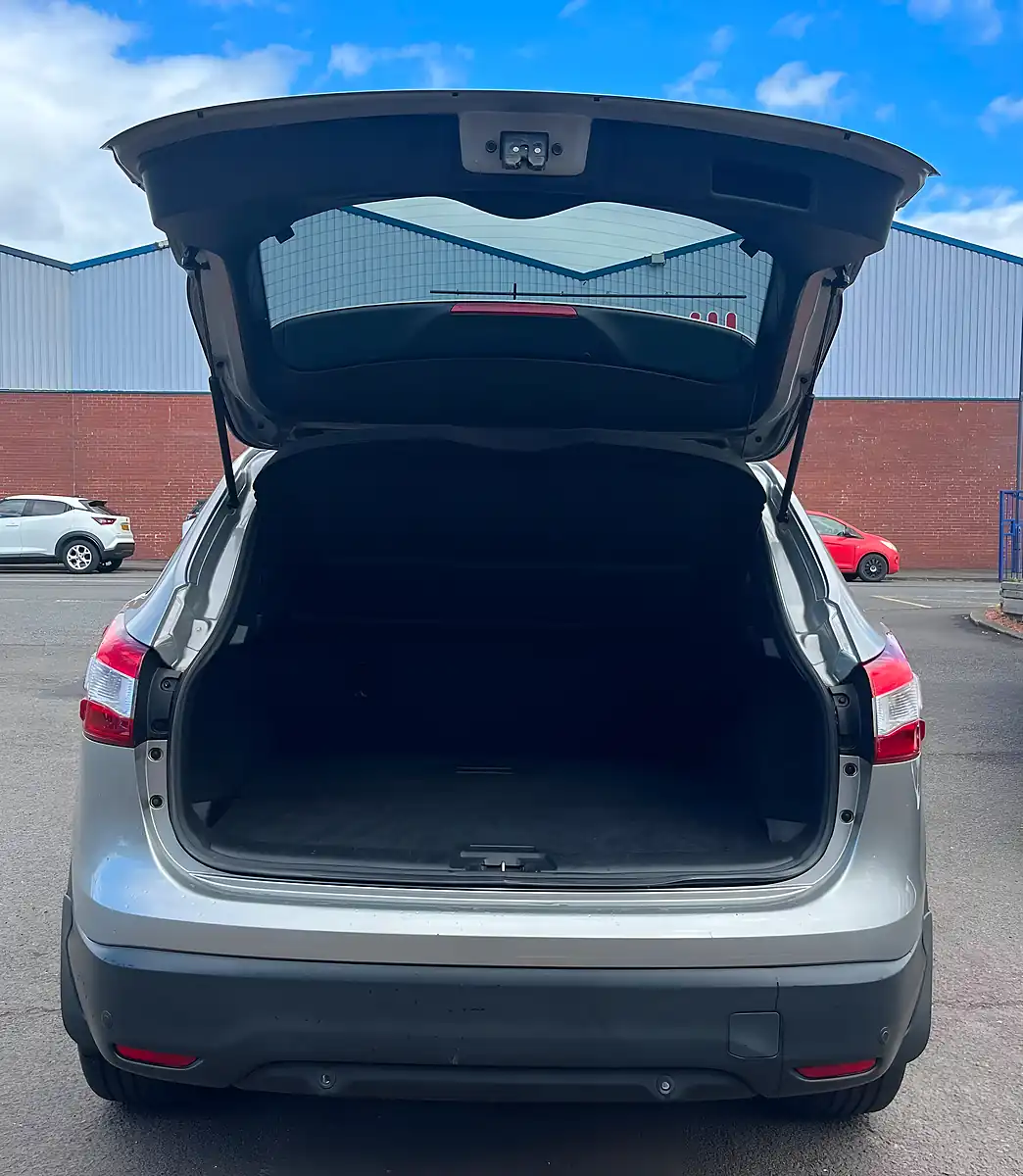 Used 2015 Nissan Qashqai N-Tec+ Silver - Interior and Exterior details 9