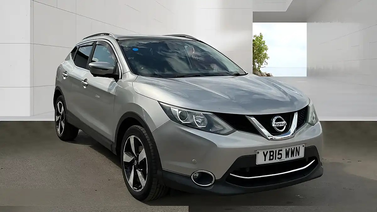 Used 2015 Nissan Qashqai N-Tec+ Silver - Front View