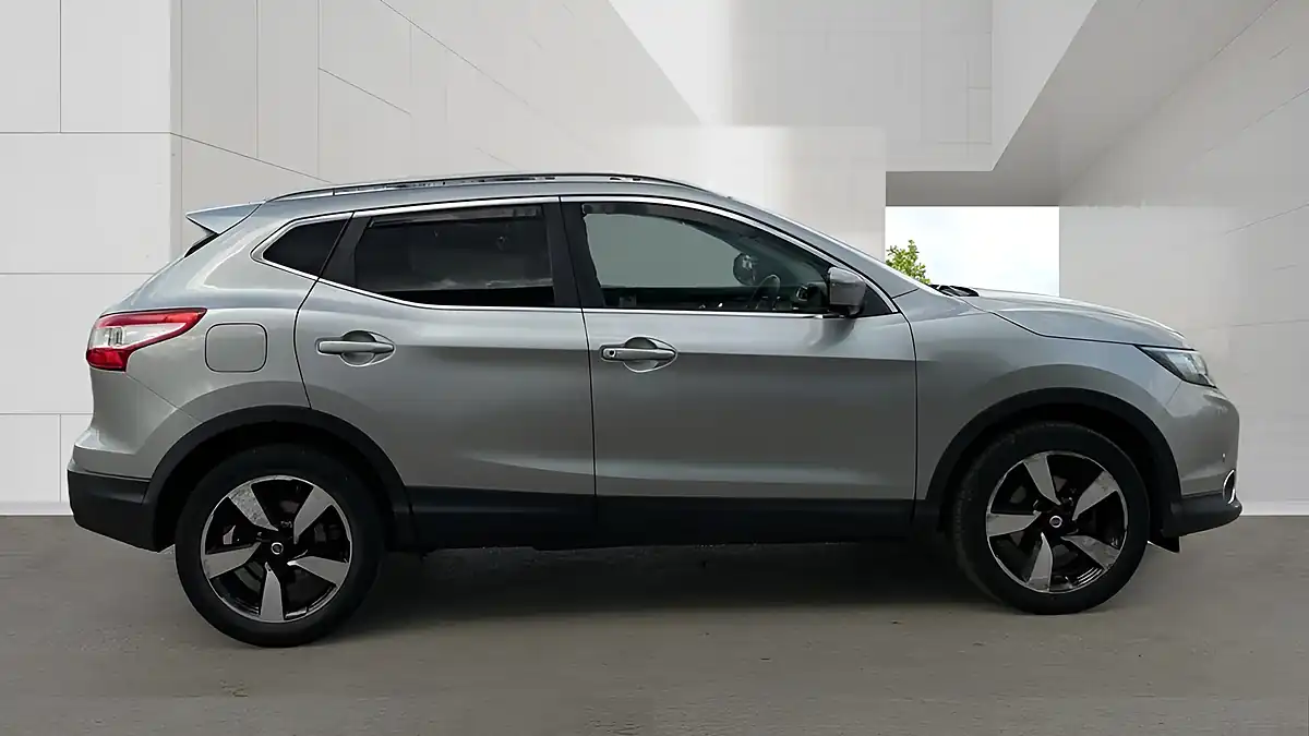 Used 2015 Nissan Qashqai N-Tec+ Silver - Interior and Exterior details 5