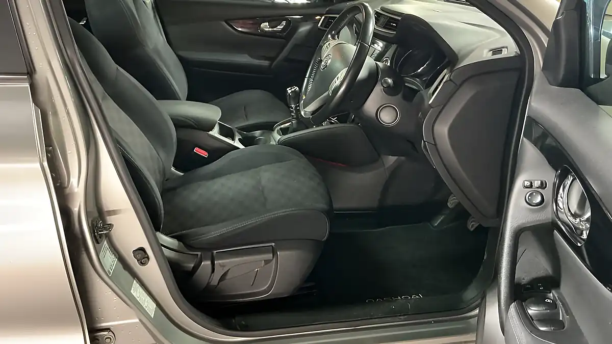 Used 2015 Nissan Qashqai N-Tec+ Silver - Interior and Exterior details 9