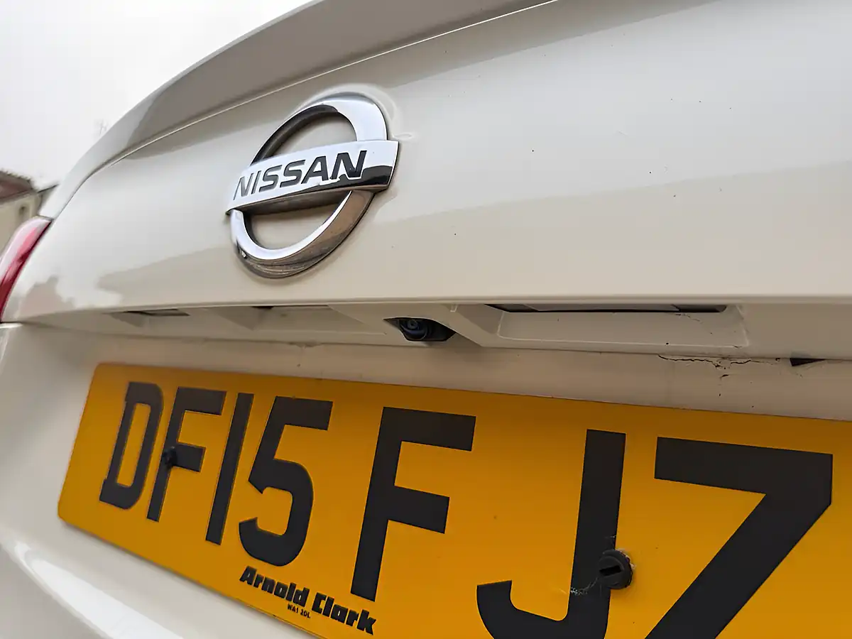 Used 2015 Nissan Qashqai N-Tec+ White - Interior and Exterior details 10