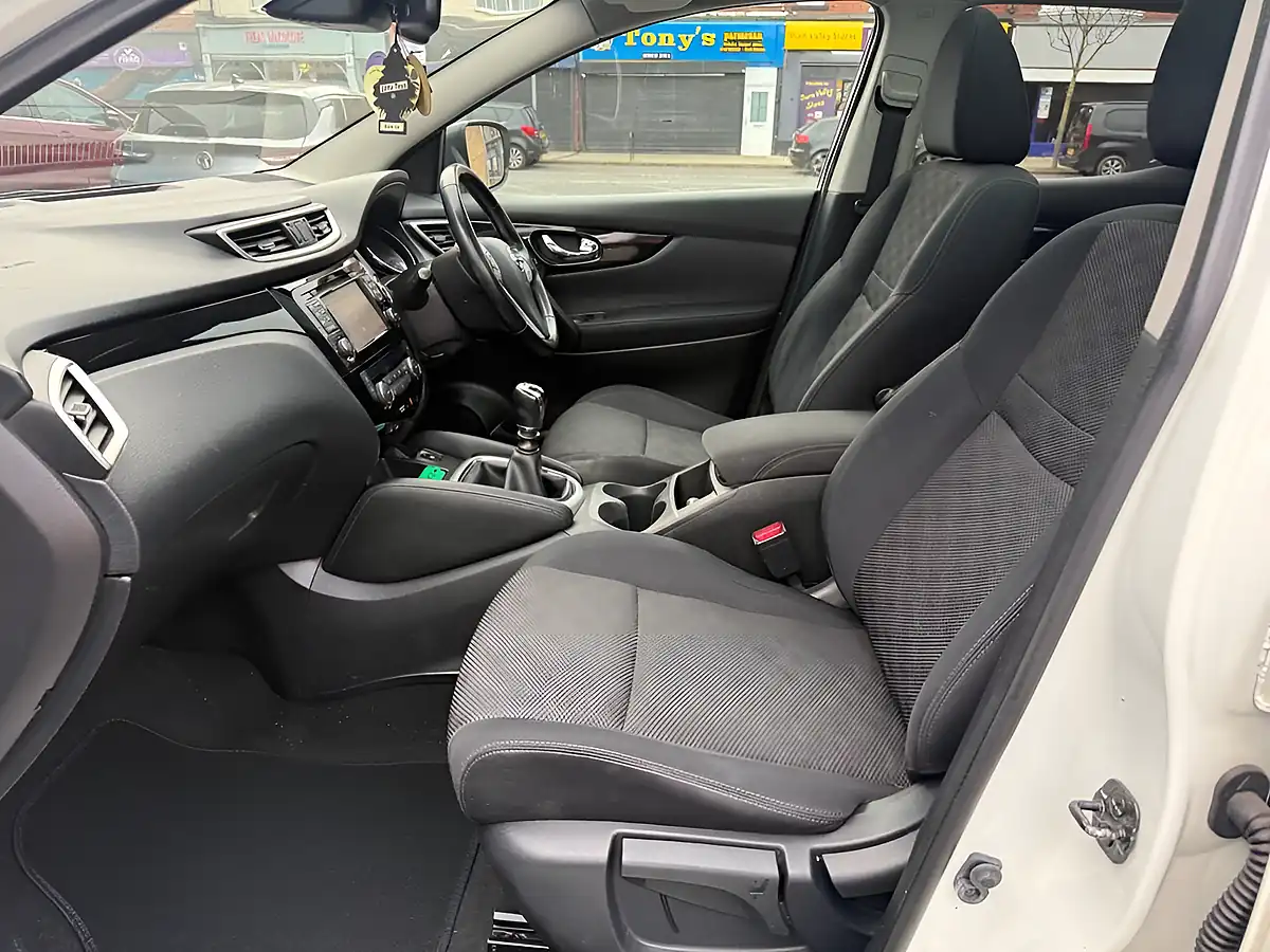Used 2015 Nissan Qashqai N-Tec+ White - Interior and Exterior details 16