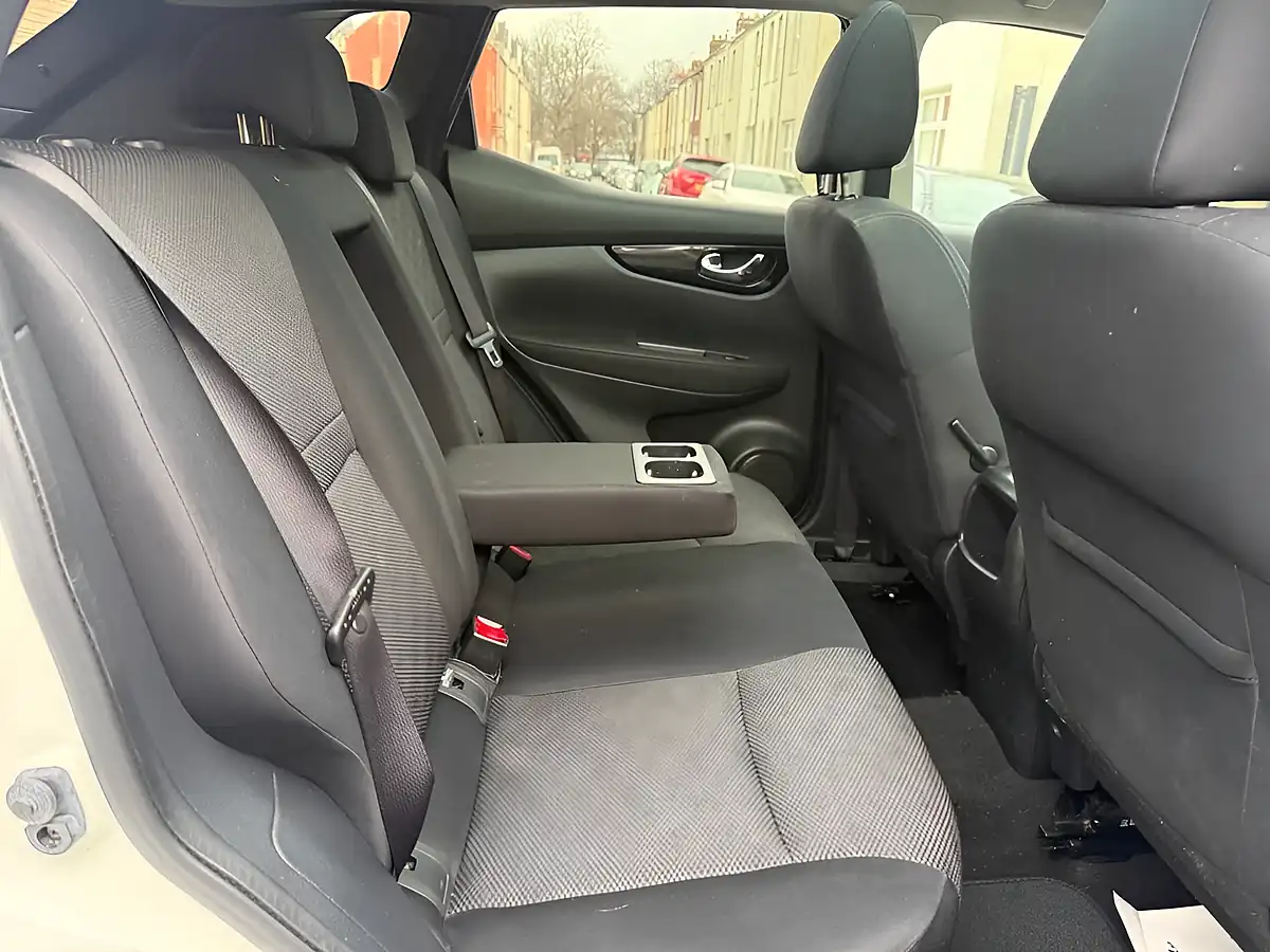 Used 2015 Nissan Qashqai N-Tec+ White - Interior and Exterior details 5
