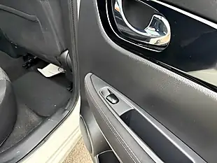 Used 2015 Nissan Qashqai N-Tec+ White - Interior and Exterior details 6