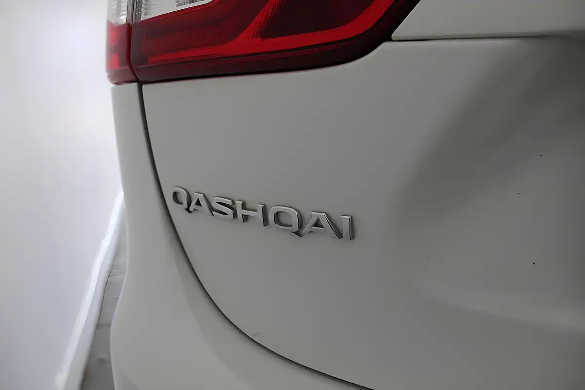Used 2015 Nissan Qashqai N-Tec+ White - Interior and Exterior details 10