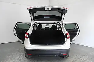 Used 2015 Nissan Qashqai N-Tec+ White - Interior and Exterior details 11