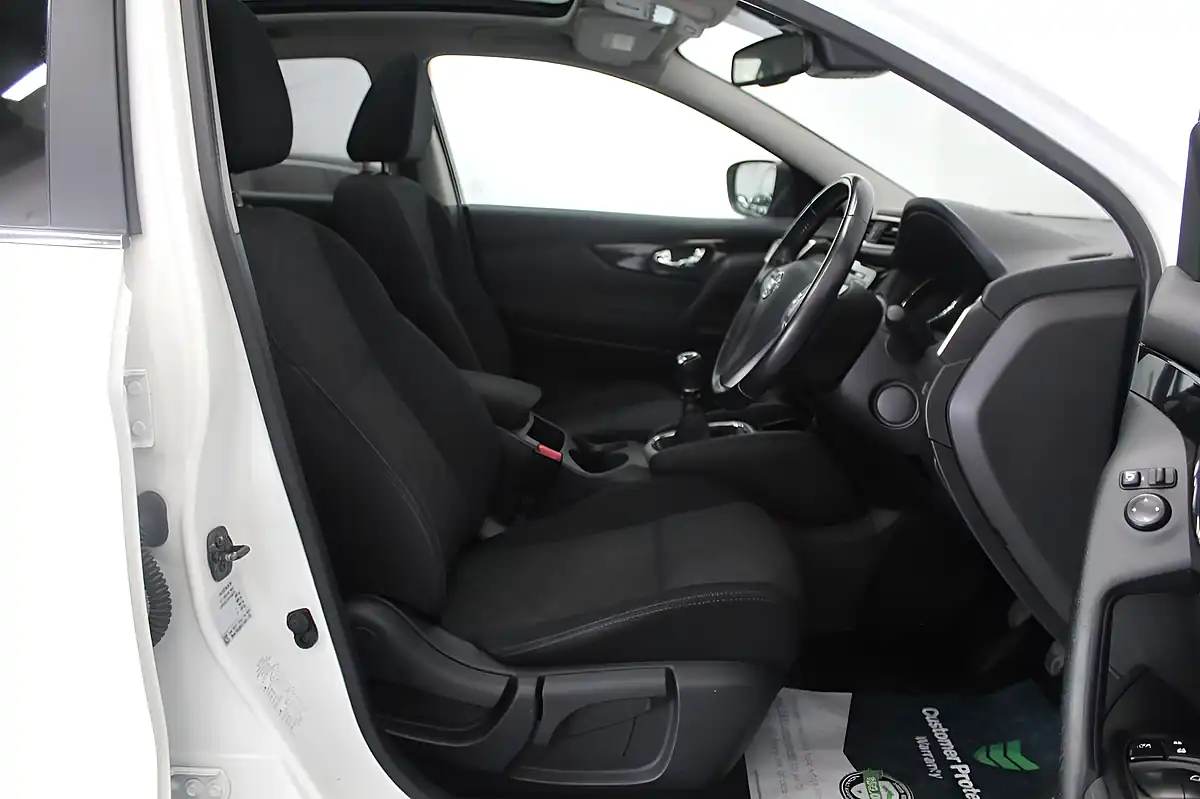 Used 2015 Nissan Qashqai N-Tec+ White - Interior and Exterior details 13