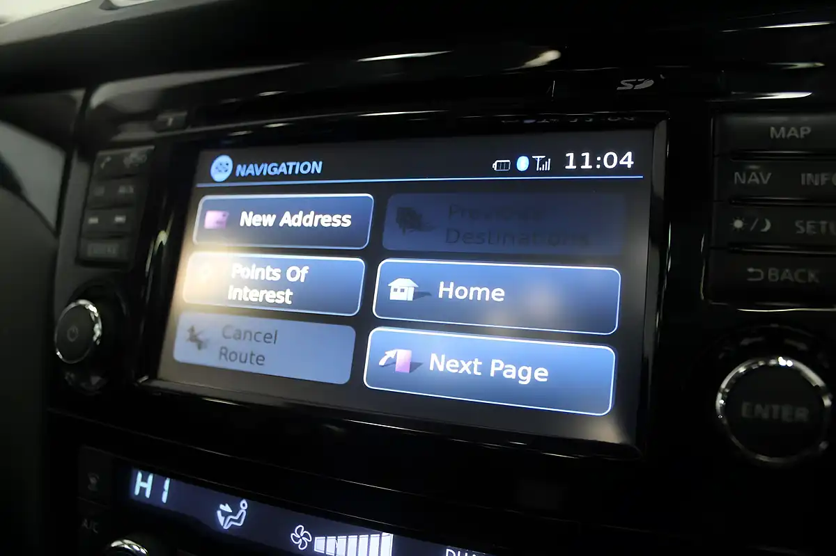 Used 2015 Nissan Qashqai N-Tec+ White - Interior and Exterior details 15
