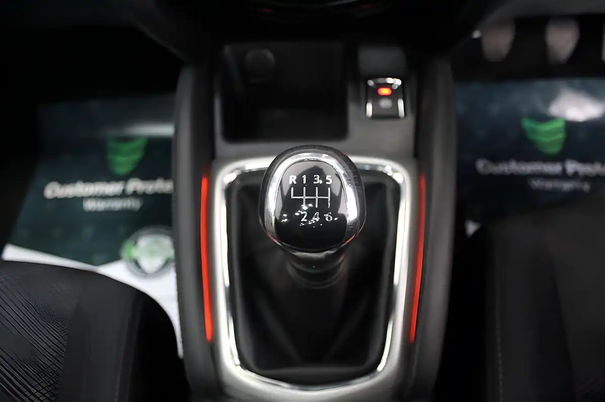 Used 2015 Nissan Qashqai N-Tec+ White - Interior and Exterior details 16