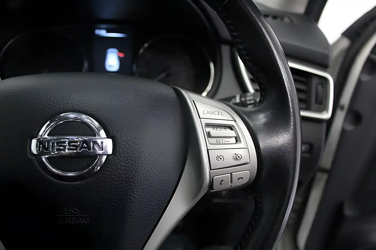 Used 2015 Nissan Qashqai N-Tec+ White - Interior and Exterior details 17