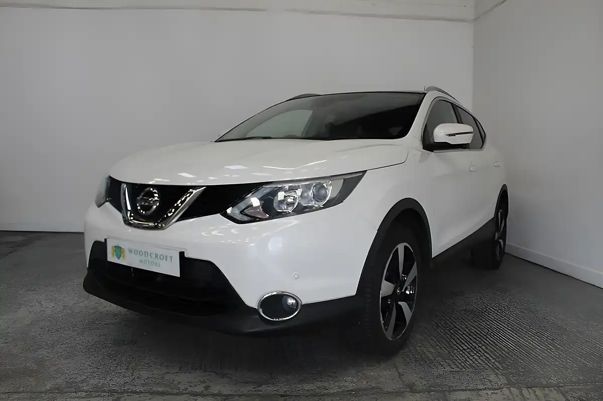 Used 2015 Nissan Qashqai N-Tec+ White - Interior and Exterior details 2