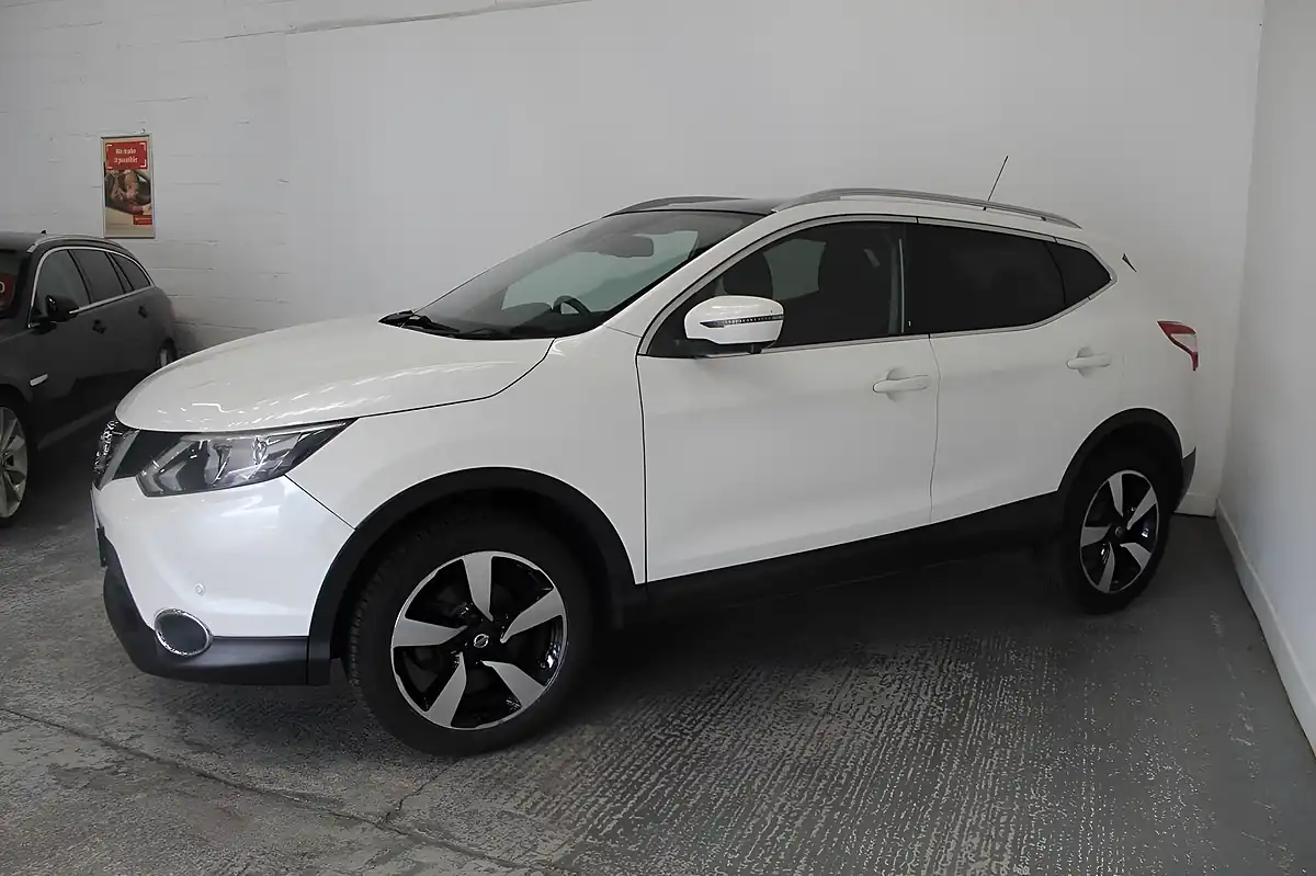 Used 2015 Nissan Qashqai N-Tec+ White - Interior and Exterior details 4