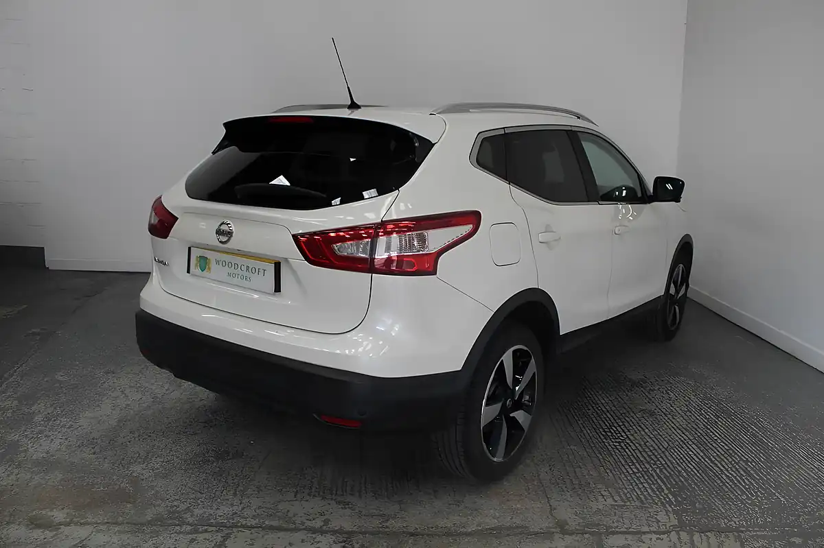 Used 2015 Nissan Qashqai N-Tec+ White - Interior and Exterior details 6