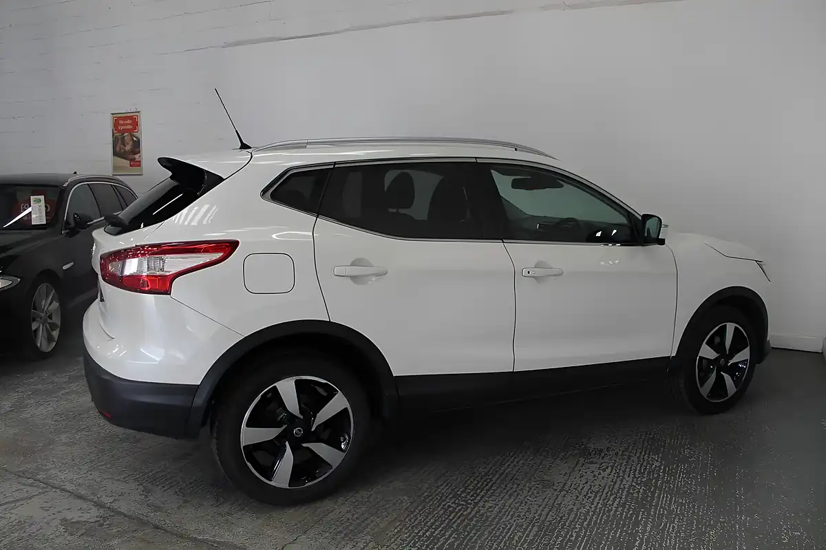 Used 2015 Nissan Qashqai N-Tec+ White - Interior and Exterior details 8