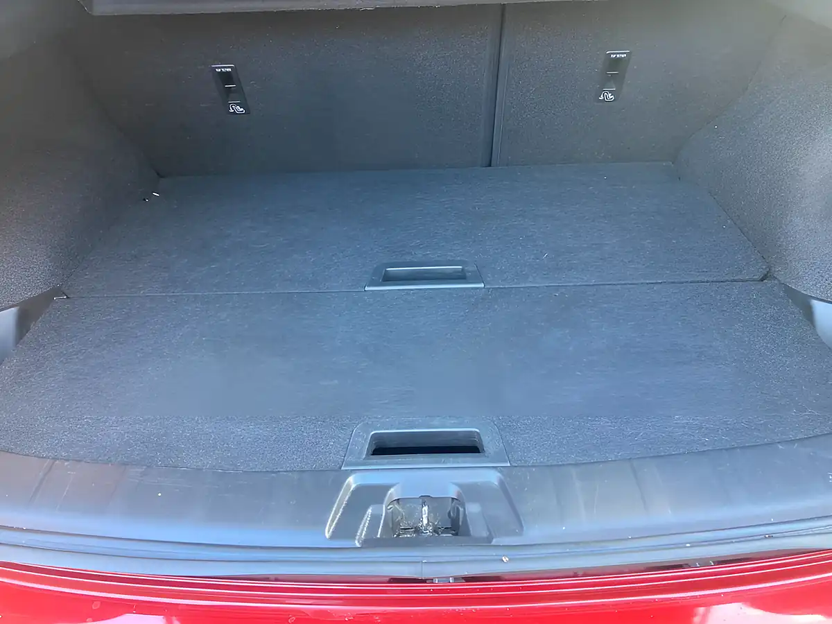 Used 2015 Nissan Qashqai Panoramic Roof Red - Interior and Exterior details 10