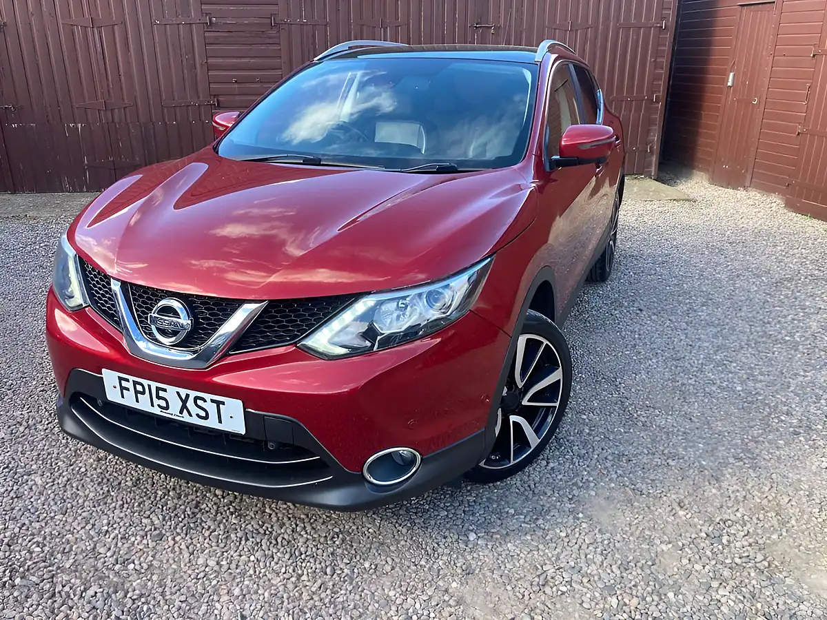 Used 2015 Nissan Qashqai Panoramic Roof Red - Interior and Exterior details 2