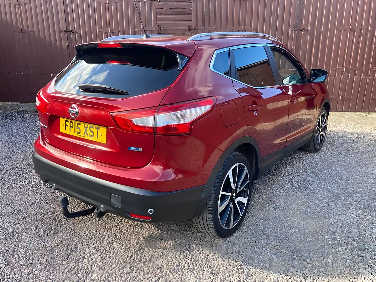 Used 2015 Nissan Qashqai Panoramic Roof Red - Interior and Exterior details 3