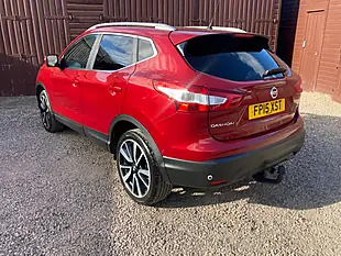 Used 2015 Nissan Qashqai Panoramic Roof Red - Interior and Exterior details 4