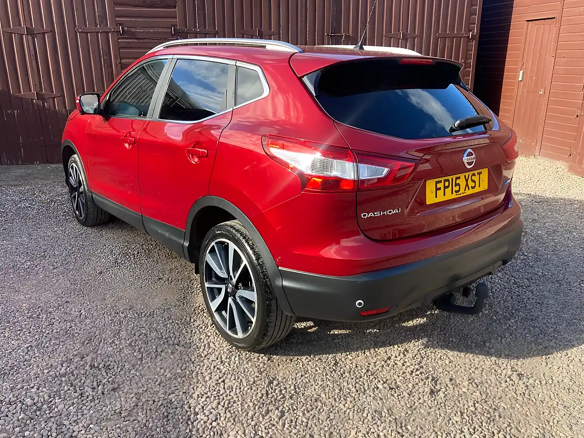 Used 2015 Nissan Qashqai Panoramic Roof Red - Interior and Exterior details 4
