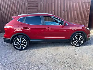Used 2015 Nissan Qashqai Panoramic Roof Red - Interior and Exterior details 5