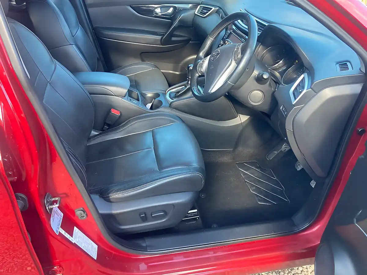 Used 2015 Nissan Qashqai Panoramic Roof Red - Interior and Exterior details 6