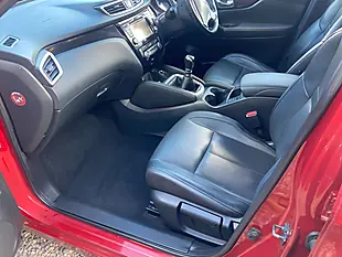 Used 2015 Nissan Qashqai Panoramic Roof Red - Interior and Exterior details 8