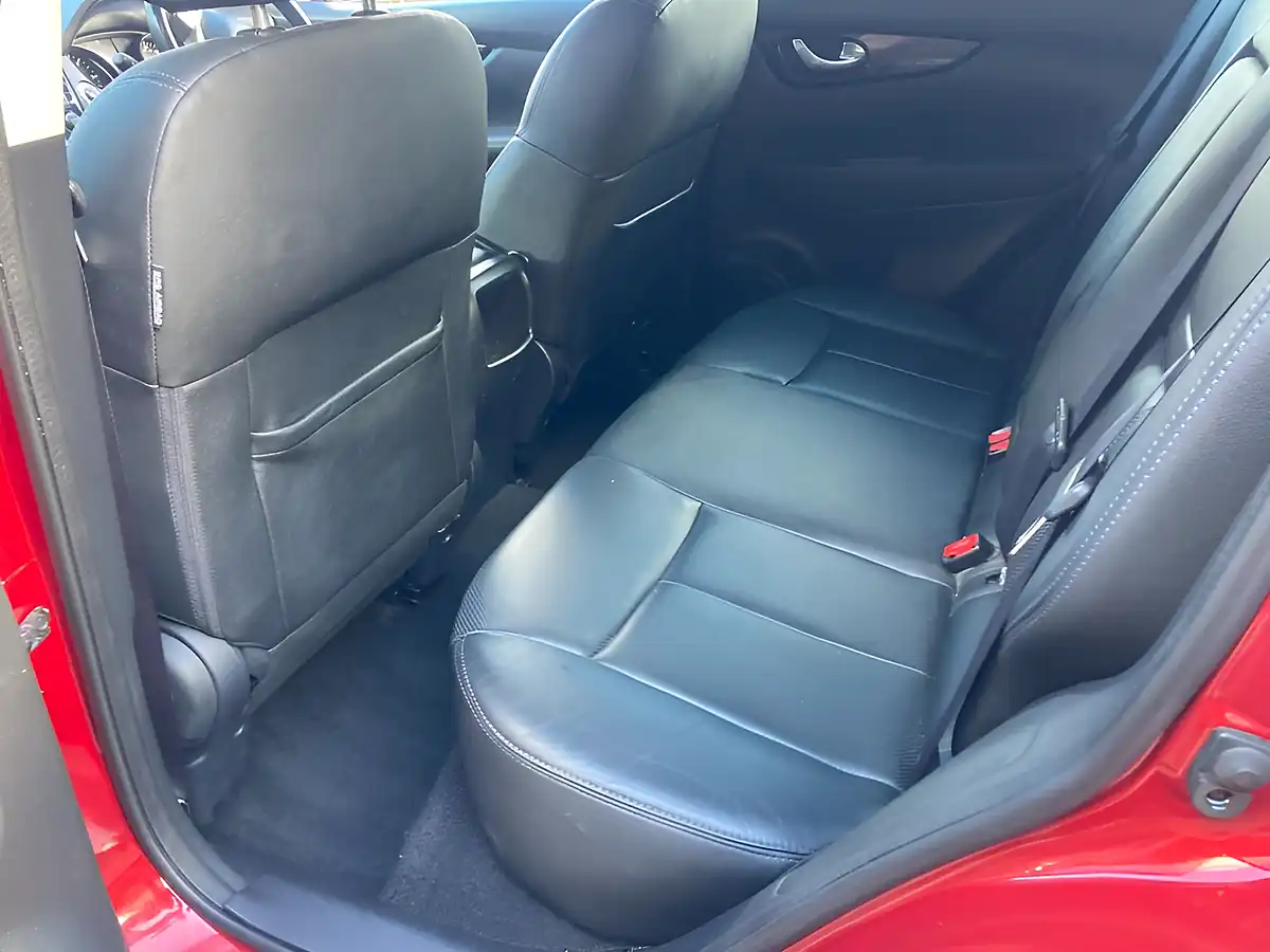 Used 2015 Nissan Qashqai Panoramic Roof Red - Interior and Exterior details 9